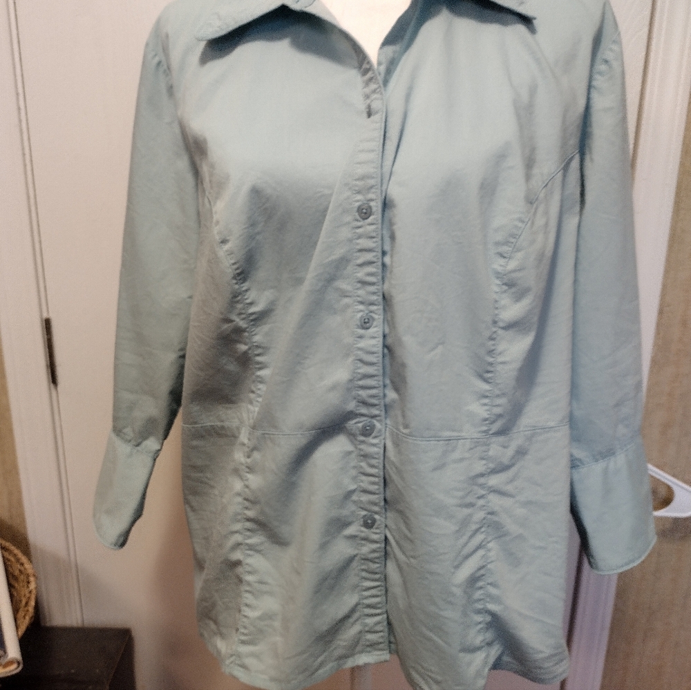 LANE BRYANT SIZE 14/16 EUC.       Light Blue Button-Up Shirt